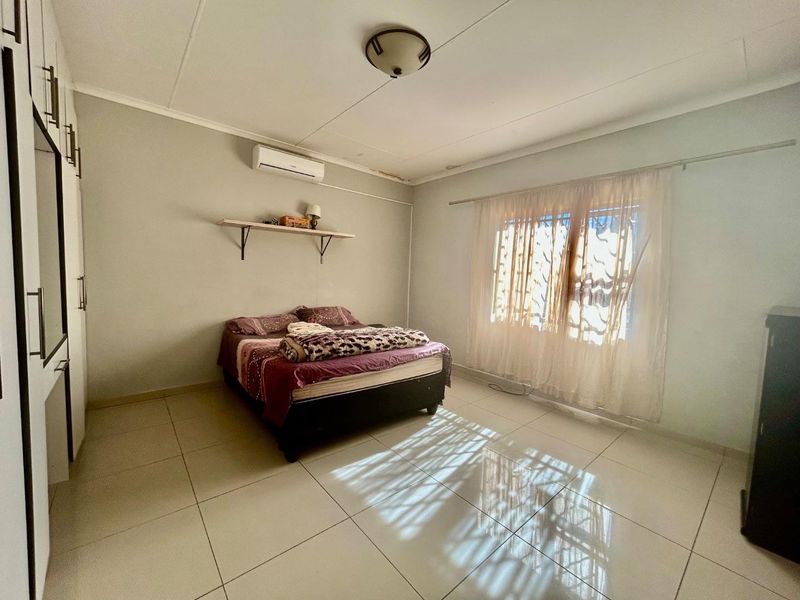 2-Bedroom House For Sale - Photo 4