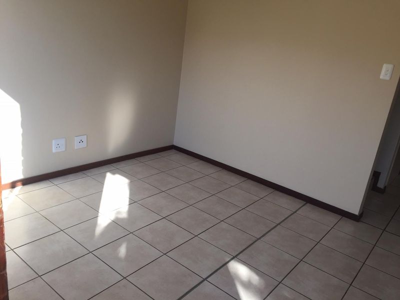 3 bedroom duplex unit in Hazeldean, Pretoria - Photo 10