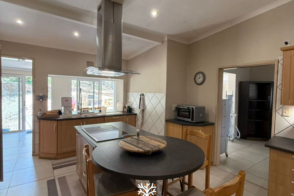 FAMILY HOME FOR SALE IN LUXURY HILL - Photo 5