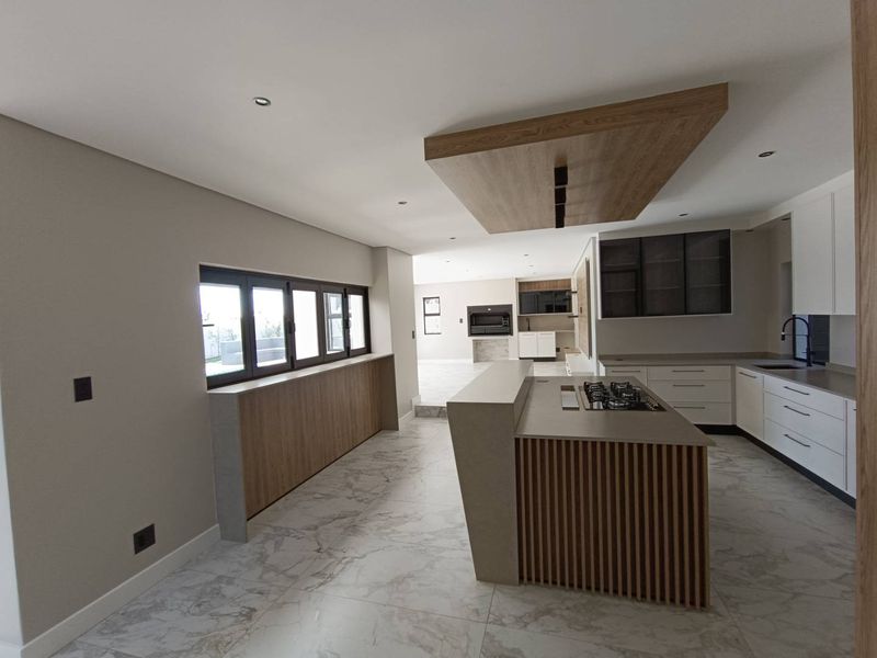 MIDSTREAM HEIGHTS - 5 BEDROOM HOUSE WITH 6 ENTERTAINING AREAS - Photo 6