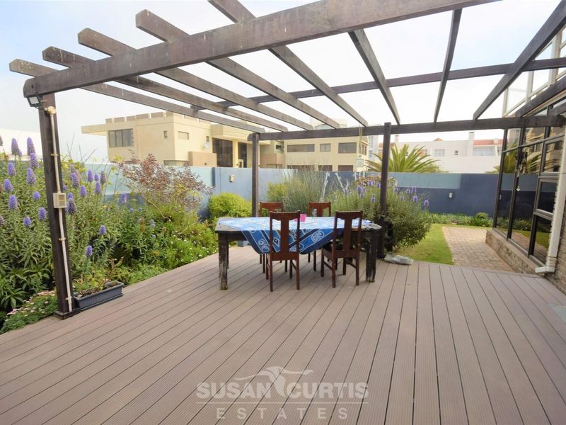 6 BEDROOMS AND FREESTANDING COTTAGE HOME, VOGELSTRAND - Photo 6