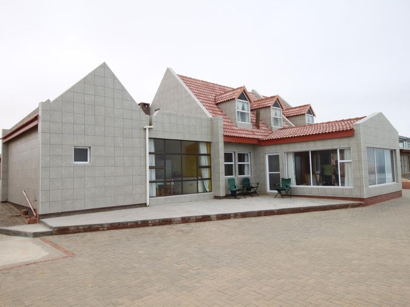 Henties Bay - Prime Location - Photo 2