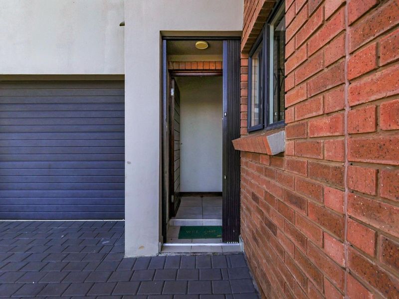 Amazing 3 Bedroom Home in Zambezi Manor Lifestyle Estate - Photo 3