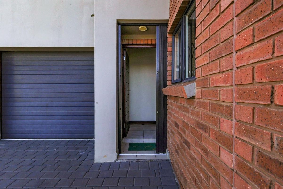 Amazing 3 Bedroom Home in Zambezi Manor Lifestyle Estate - Photo 3