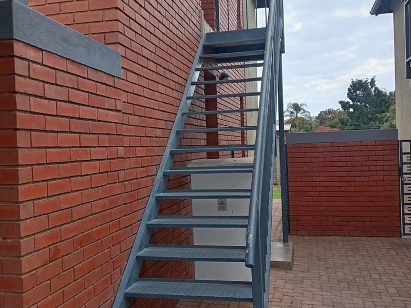 3 BEDROOM TOWNHOUSE TO RENT IN ANDEON - Photo 2