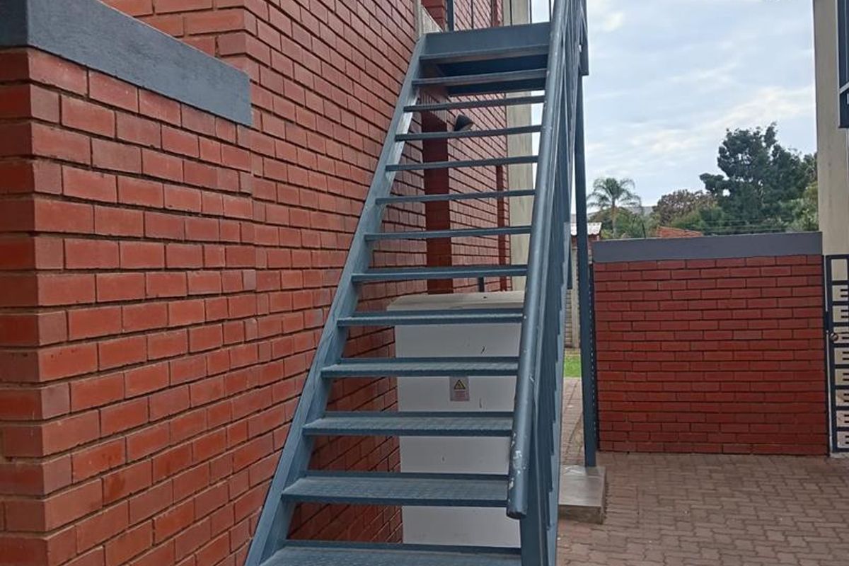 3 BEDROOM TOWNHOUSE TO RENT IN ANDEON - Photo 2