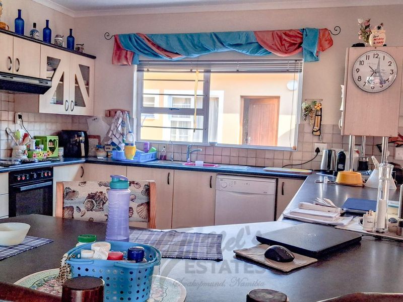 Home with Flatlet For Sale in Hage Heights, Swakopmund - Photo 9