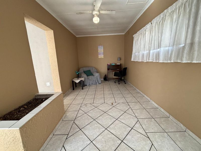 Spacious 4 bedroom home for sale - Photo 10