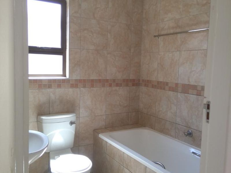 2 Bedroom flat with garage for sale in Narraville Perel Paleis - Photo 5