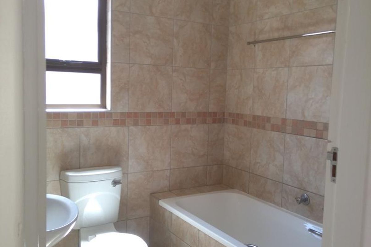 2 Bedroom flat with garage for sale in Narraville Perel Paleis - Photo 5