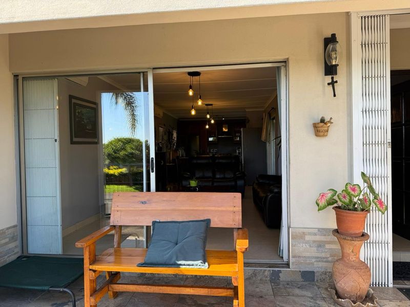 LOVELY HOME FOR SALE IN SUNNINGDALE UMHLANGA - Photo 4