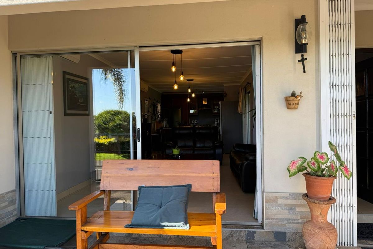 LOVELY HOME FOR SALE IN SUNNINGDALE UMHLANGA - Photo 4