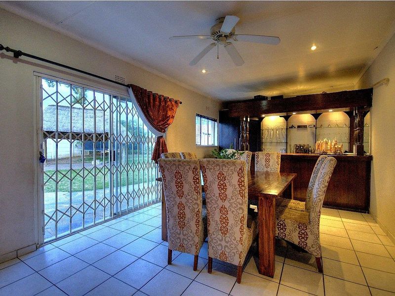 Family home in central Brackendowns - Photo 5