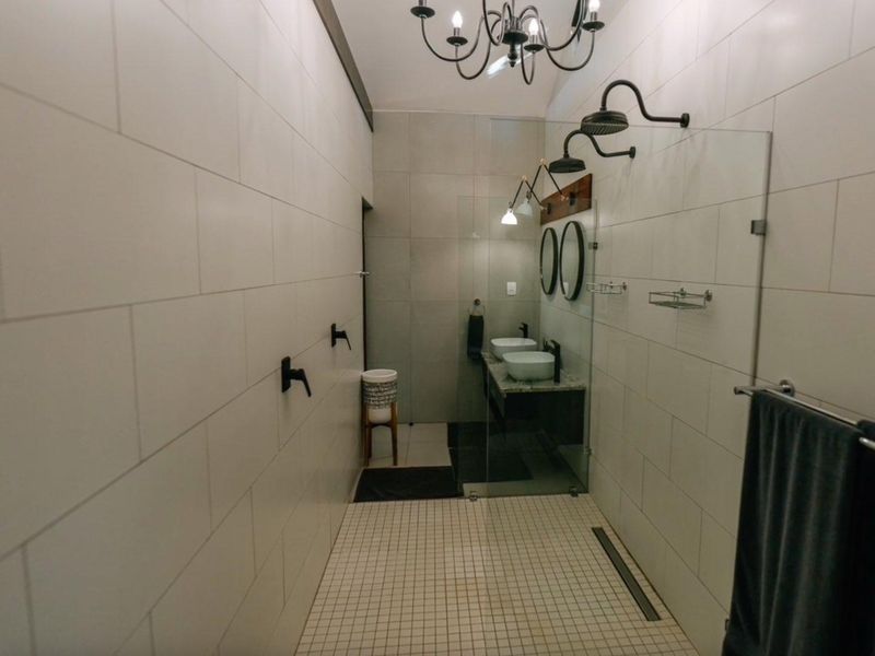 Stunning Lodge next to Etosha National Park - Photo 6