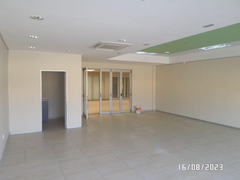 Office For Sale in Auasblick - Photo 6