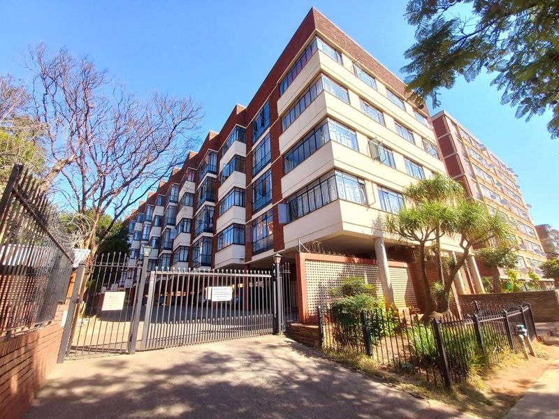 Two and half bedrooms apartment for sale at Capitol Hill - Photo 2