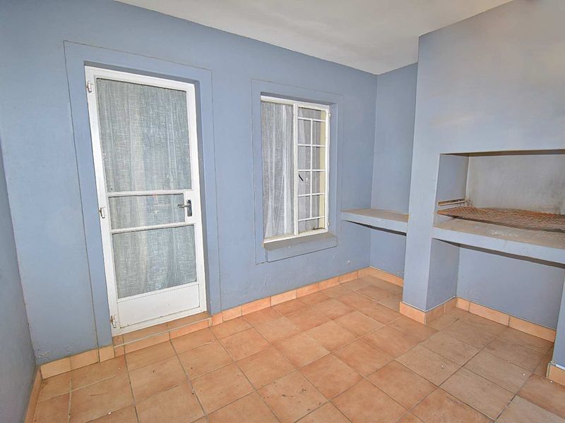 Ground Floor Unit for Sale! - Photo 2