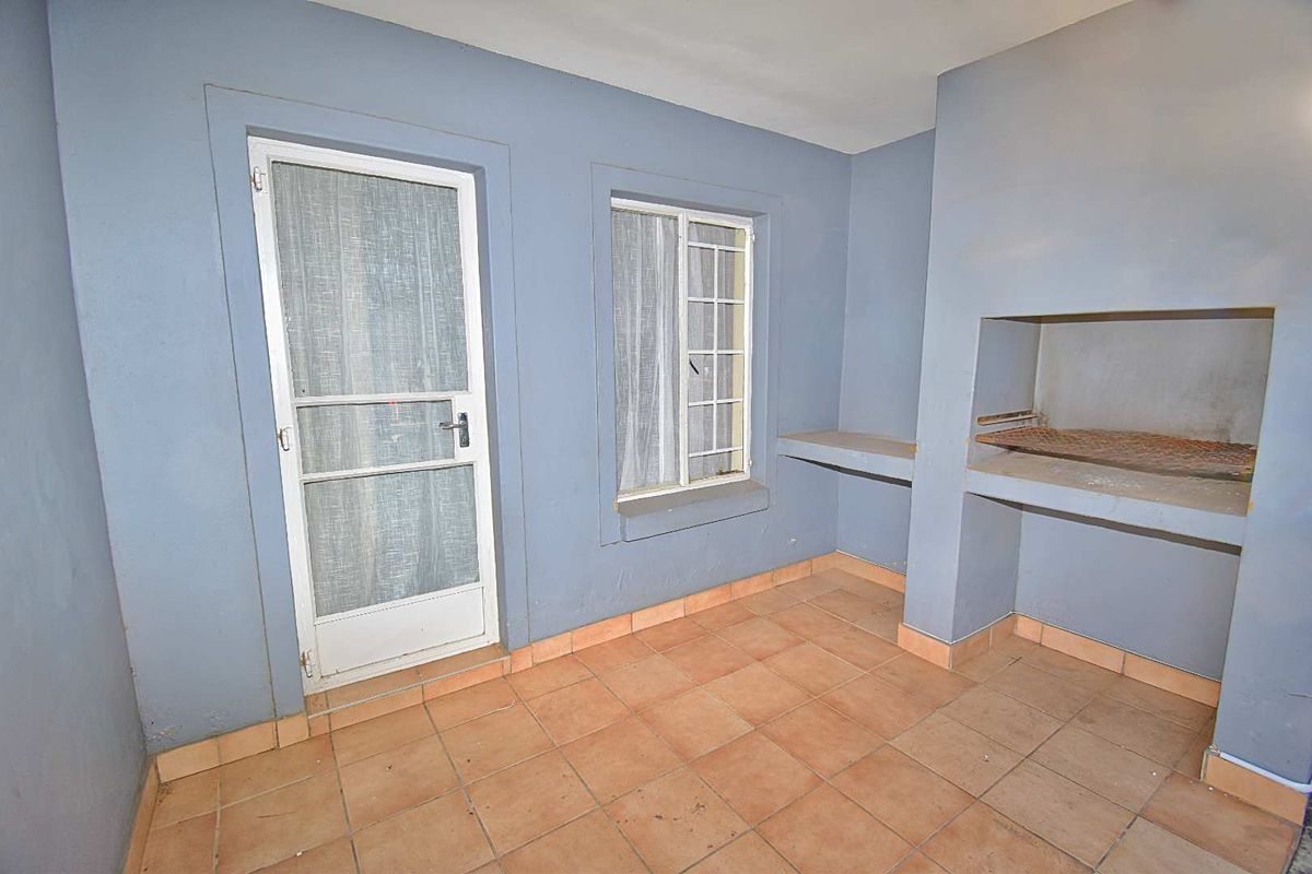 Ground Floor Unit for Sale! - Photo 2