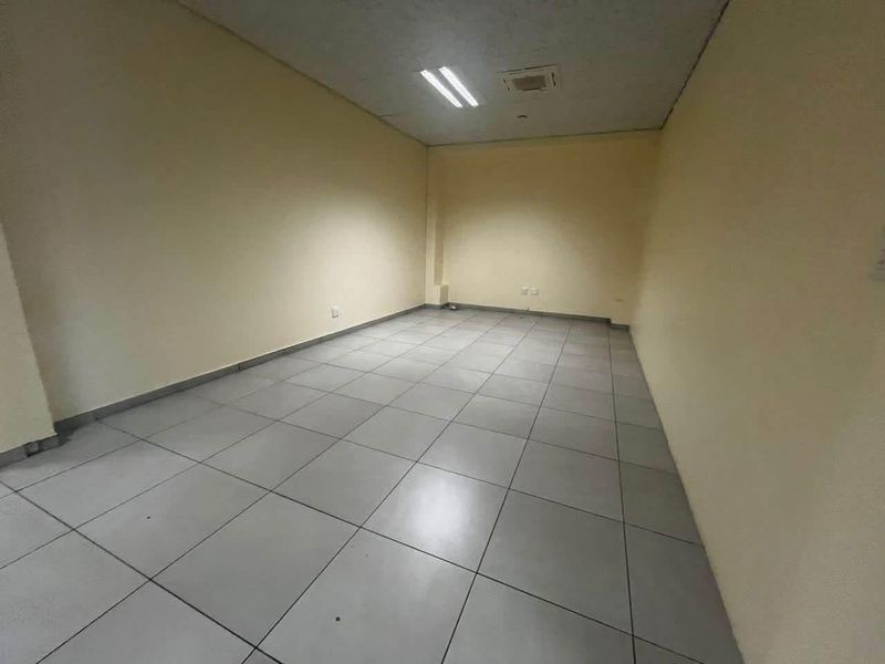 Prime business property to let, Southern industrial - Photo 10
