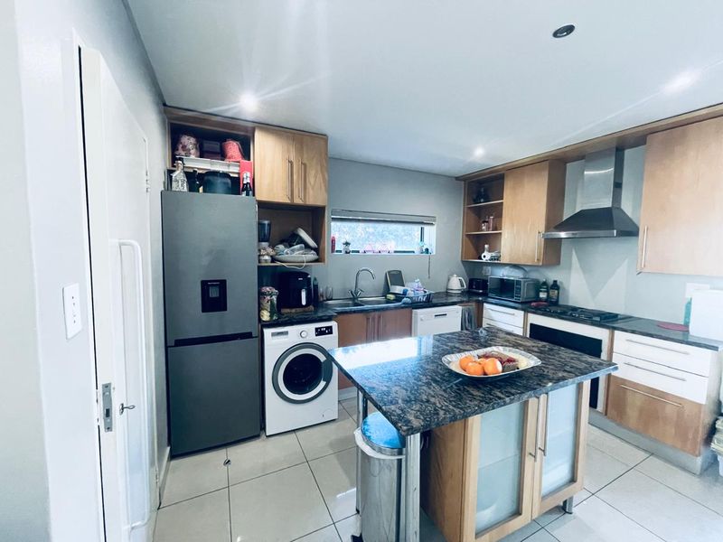 2 Bed Unfurnished Apartment for Rent in Atholl Gardens - Photo 4