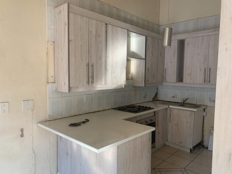 Spacious 2 Bedroom Apartment for Sale in Ridgeway's Prestigious Leopard Rock Complex - Photo 2