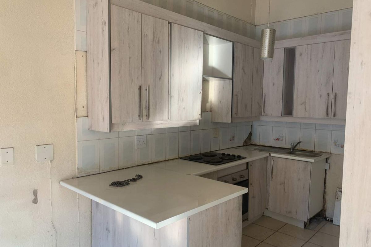 Spacious 2 Bedroom Apartment for Sale in Ridgeway's Prestigious Leopard Rock Complex - Photo 2