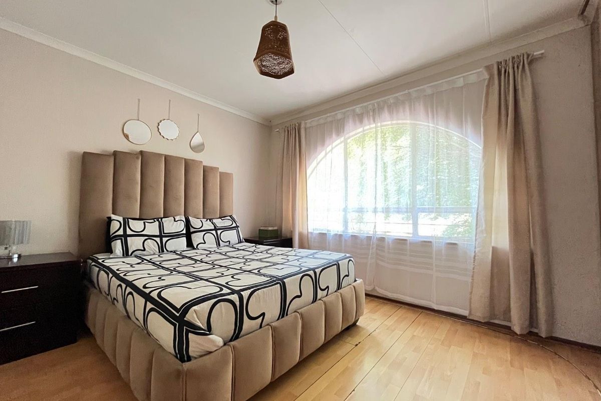 Modern 1st Floor Duplex with Open Garden - Photo 5