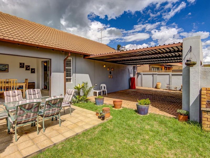 NEAT and SECURE CLUSTER - PET FRIENDLY - Photo 5