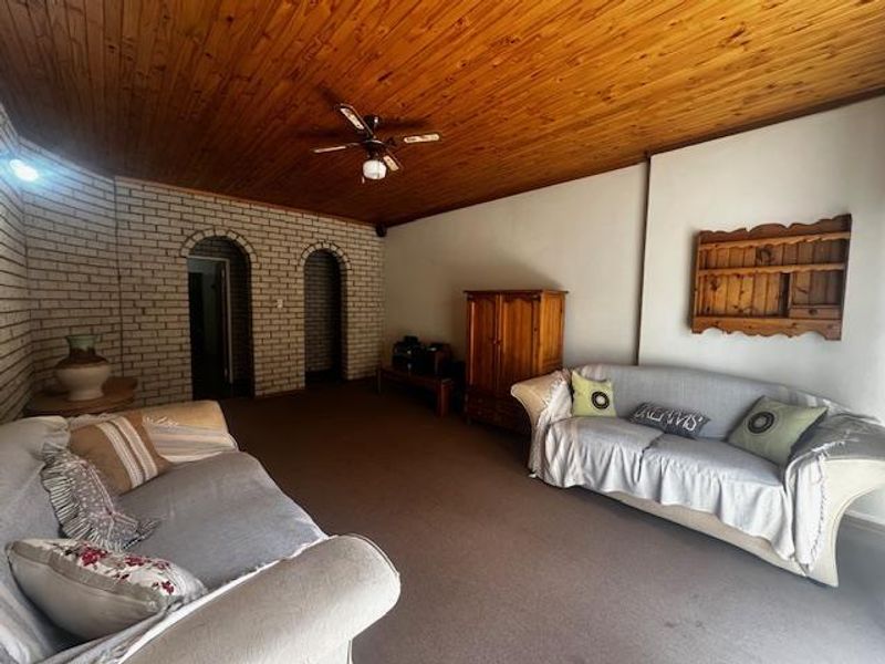 Furnished Home with Borehole in Quiet Cul-de-Sac – Bultfontein - Photo 10