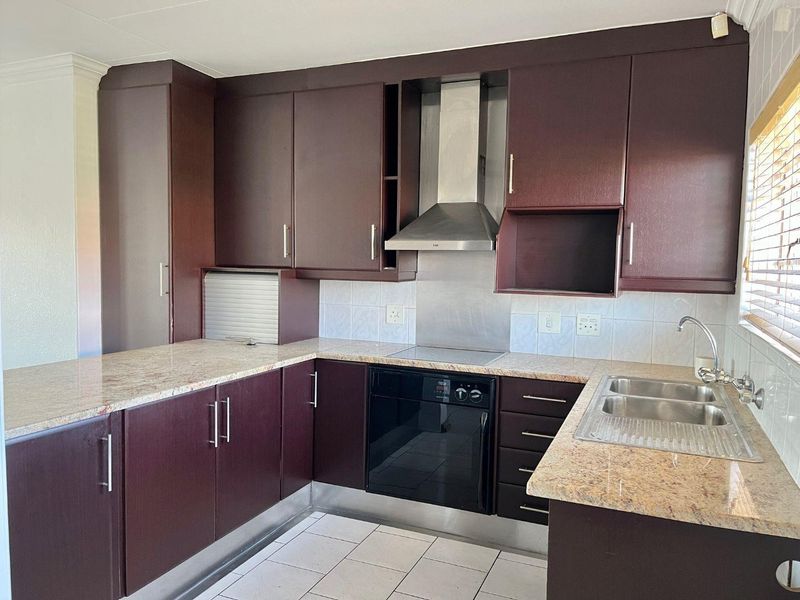 "Modern Two-Bedroom Flat Awaits: Secure, Stylish, and Move-In Ready - Photo 2