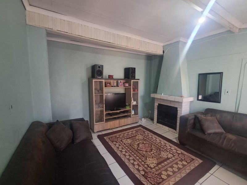 9 Bedroom Family House In Ntsonalanga - Photo 10