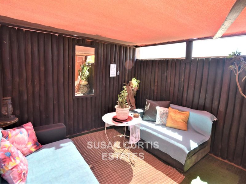 In town House with two flatlets ample parking space - Photo 2