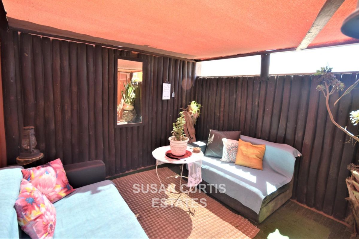 In town House with two flatlets ample parking space - Photo 2