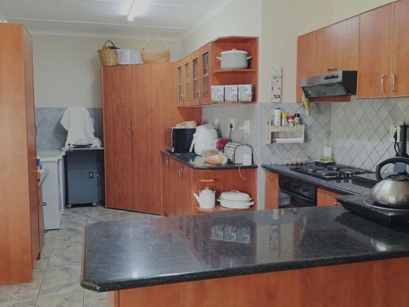 **A Spacious Family Home Perfect for Entertaining** - Photo 10
