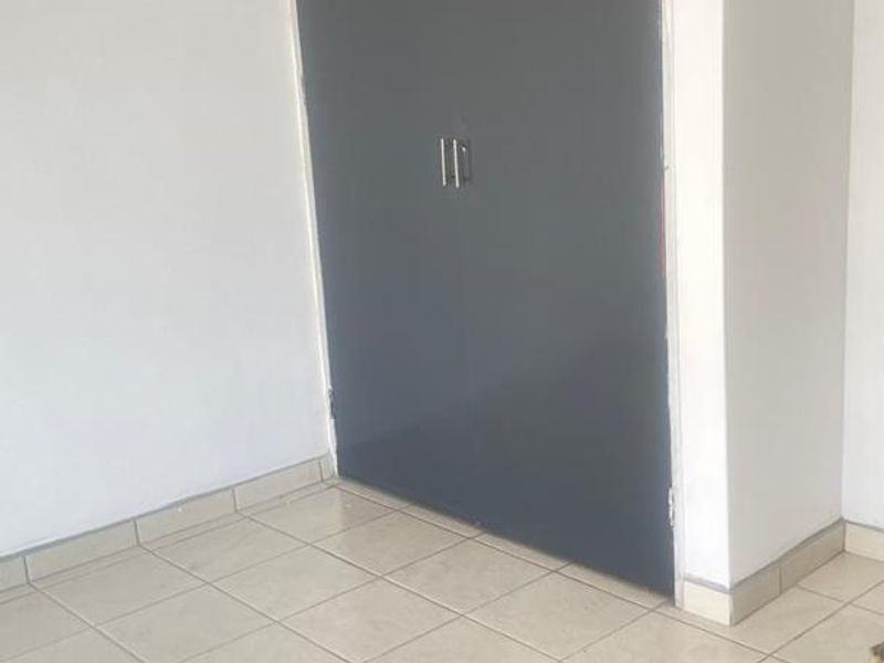 Flat For Rental - Photo 8