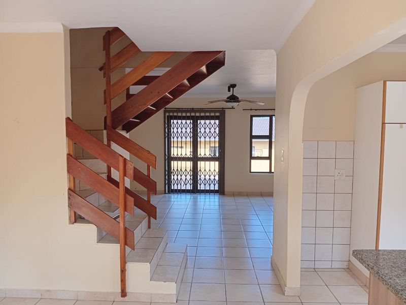 Stylish 3-Bedroom Duplex in the Heart of Empangeni Central! - Photo 4