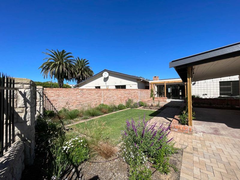 Newly Renovated 3 Bedroom Luxury Home For Sale in Hartenbos Central - Photo 2