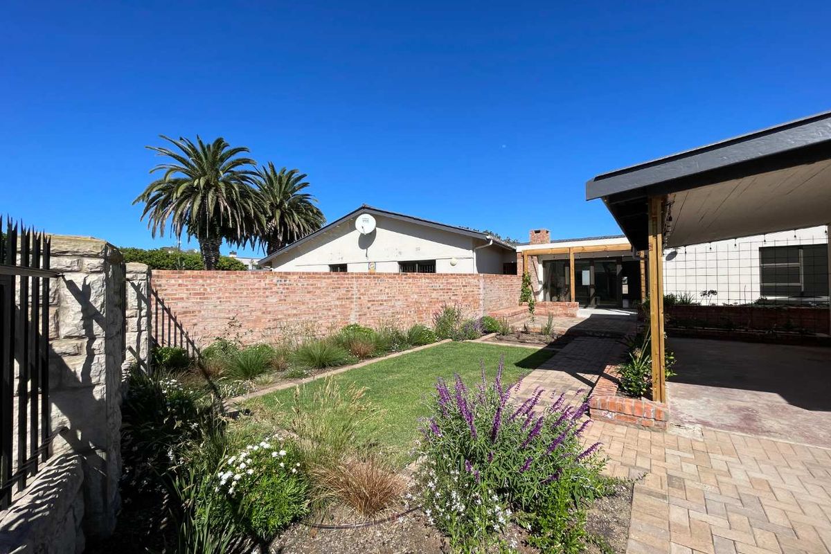 Newly Renovated 3 Bedroom Luxury Home For Sale in Hartenbos Central - Photo 2