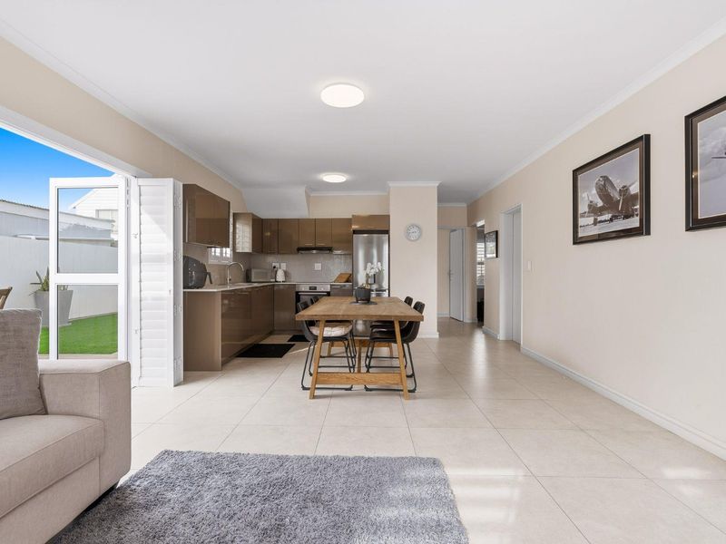 Immaculate Double-Storey Home Available To Let - Photo 6