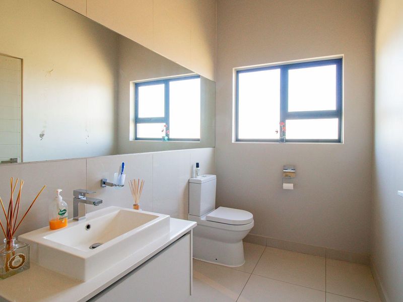 Gorgeous 4 Bedroom Home in La Como lifestyle estate - Photo 8