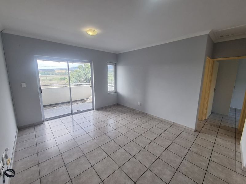 Spacious Unfurnished 2-Bedroom Apartment To Rent in Paarl - Photo 6