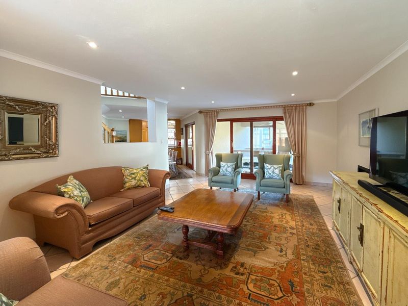 Perfectly Located House, Move-In Ready - Photo 4