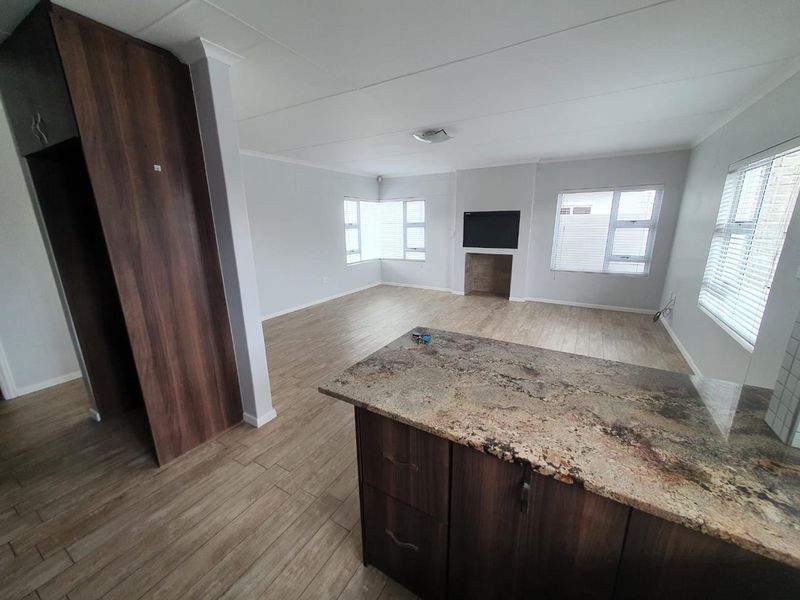 Perfect starter Home! - Photo 5