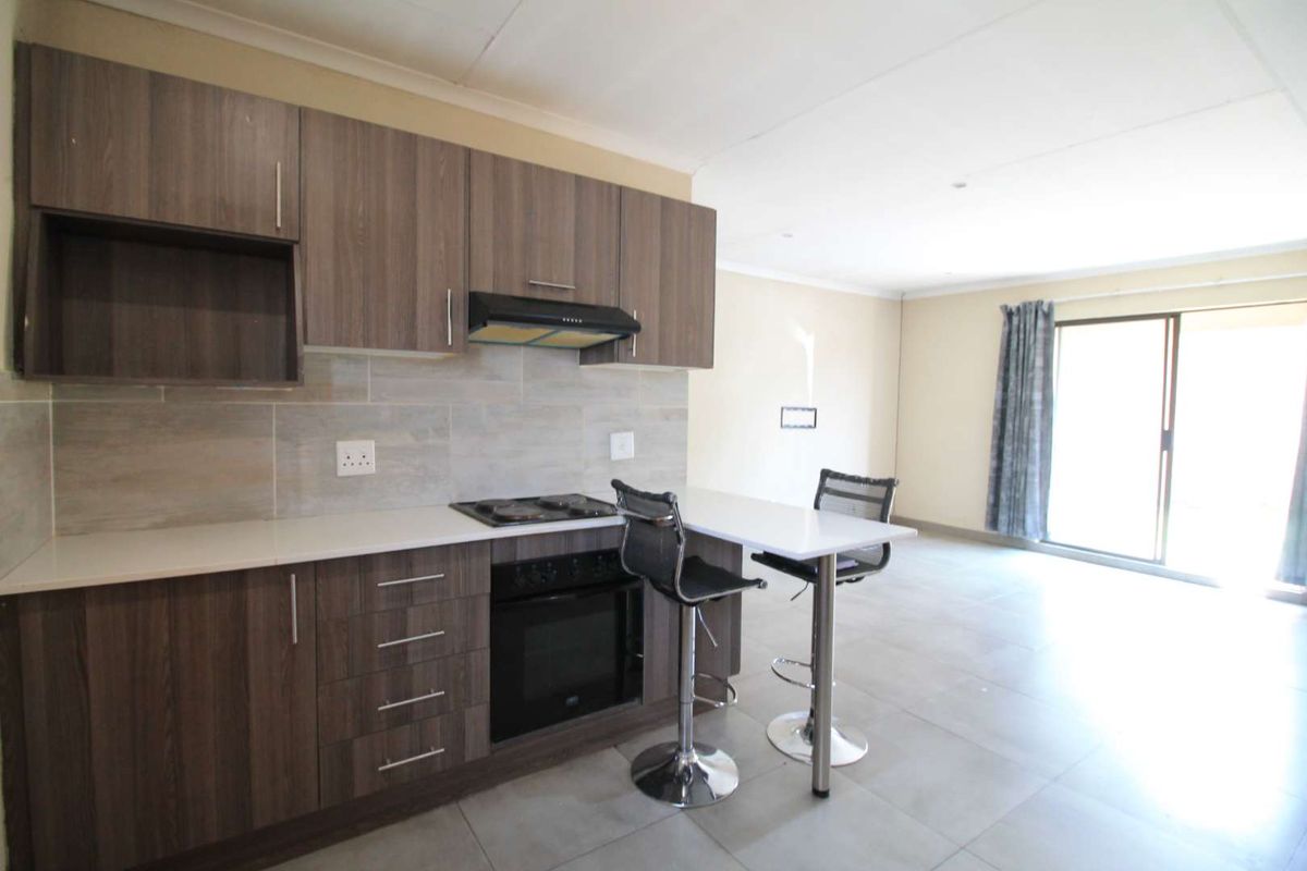 3 Bedroom house for sale in Clayville, Parklands Security Estate - Photo 2