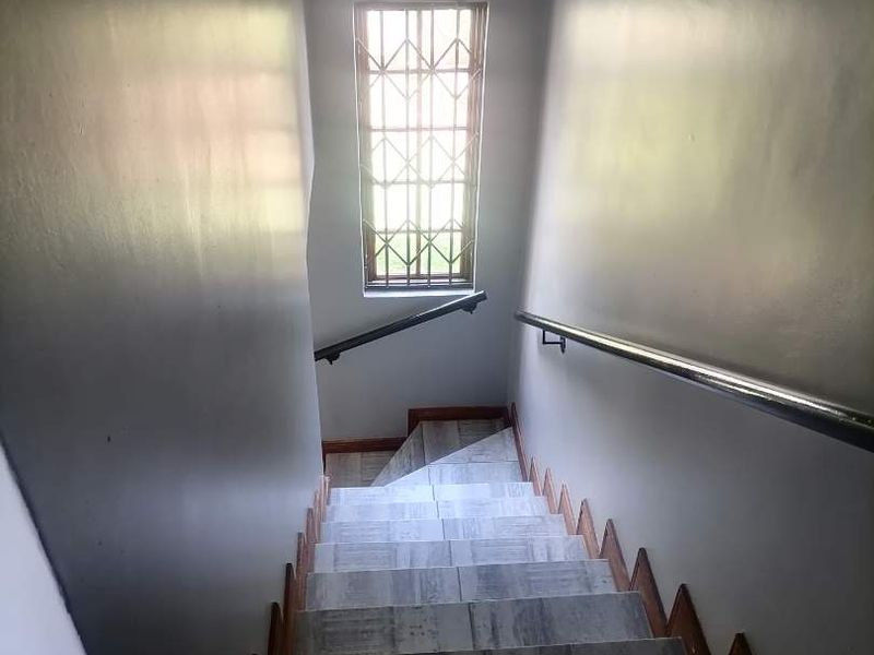 **Charming 2-Bedroom Townhouse with Modern Amenities** - Photo 8