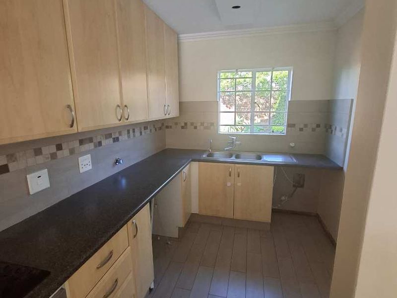 Stunning 3 bedroom unit in Equestria - Photo 6