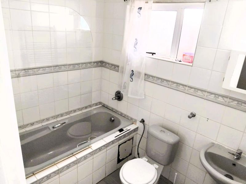 4 Bedroom House To Rent - Photo 8