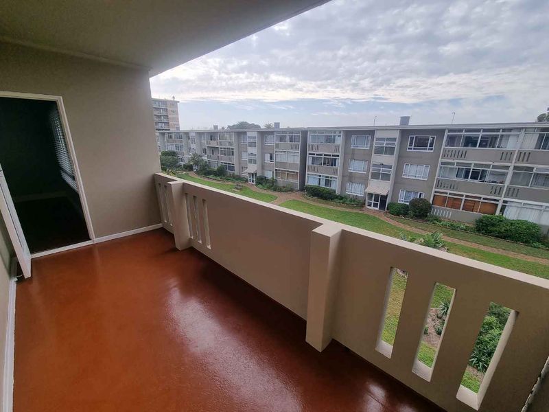 Unfurnished 2-Bedroom Apartment To Rent in Claremont - Photo 9