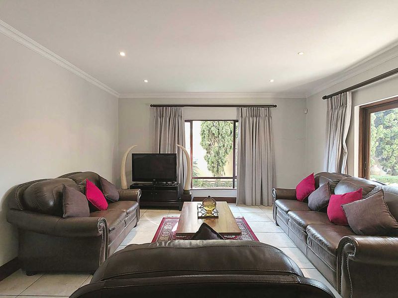 4 Bedroom Executive Sandton Cluster with Furnished Option in Secure boomed off Estate - Photo 7