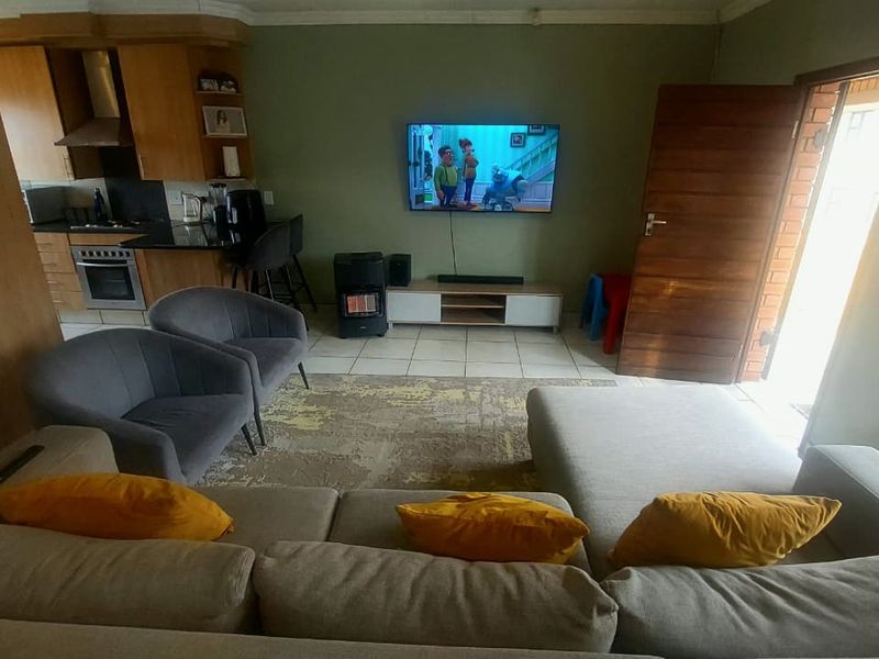 Modern 2-Bedroom Home with Open-Plan Living & Balcony - Photo 2
